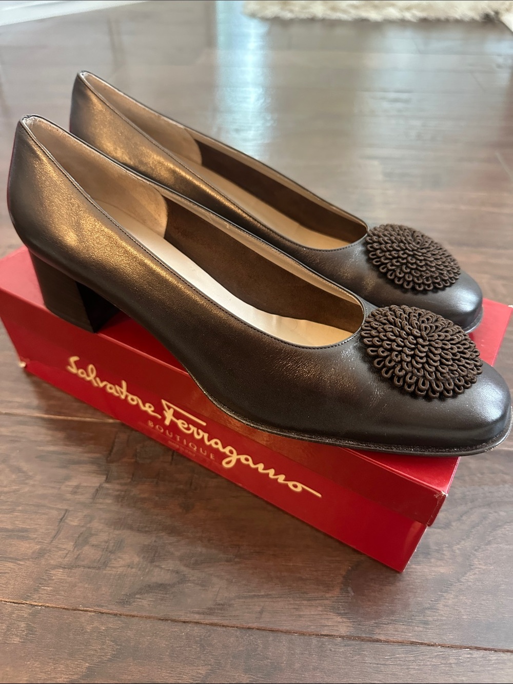 Salvatore Ferragamo Christmas mustang calf brown pumps 10 B